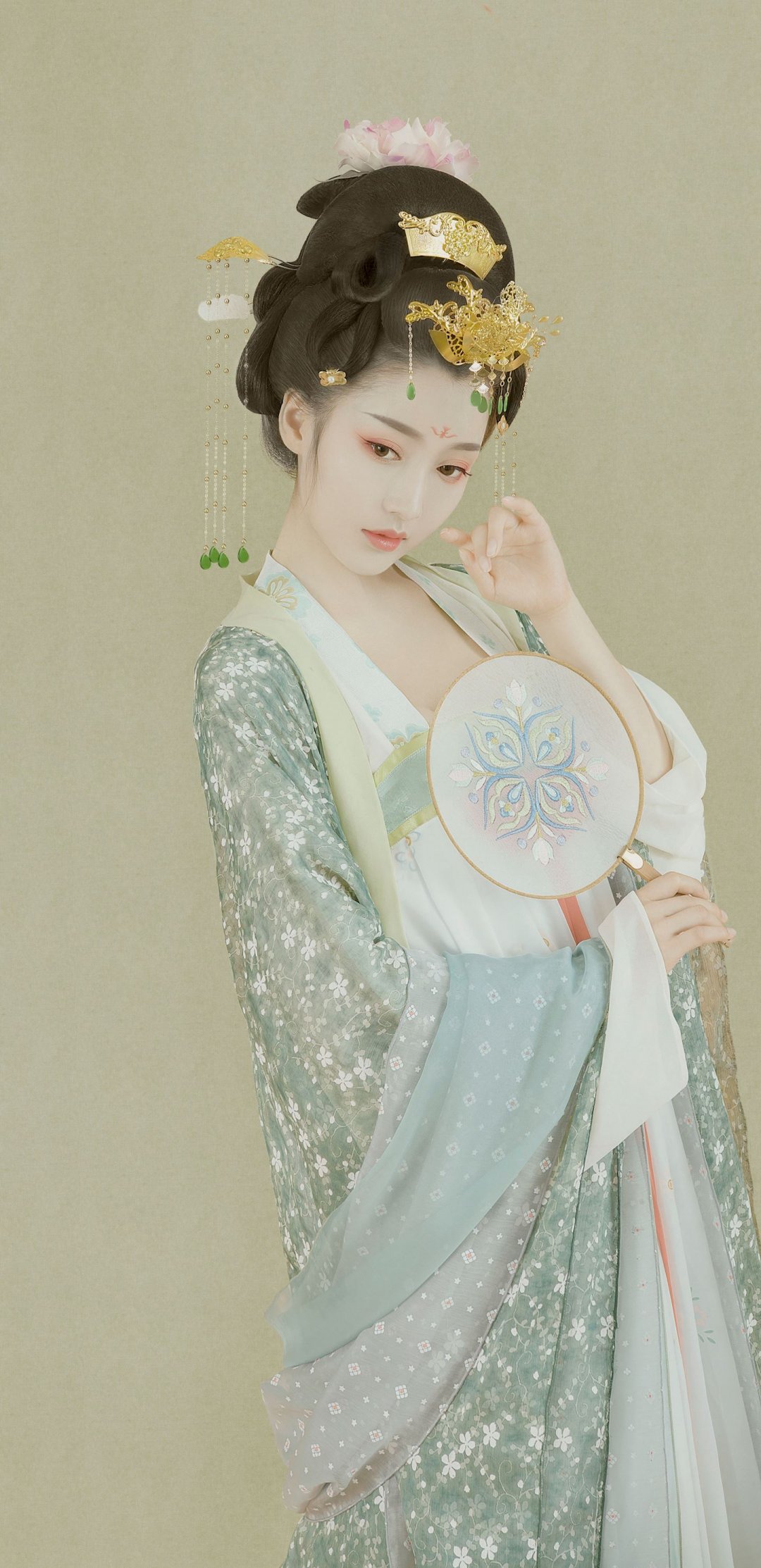 姐姐亲自给弟戴避孕套